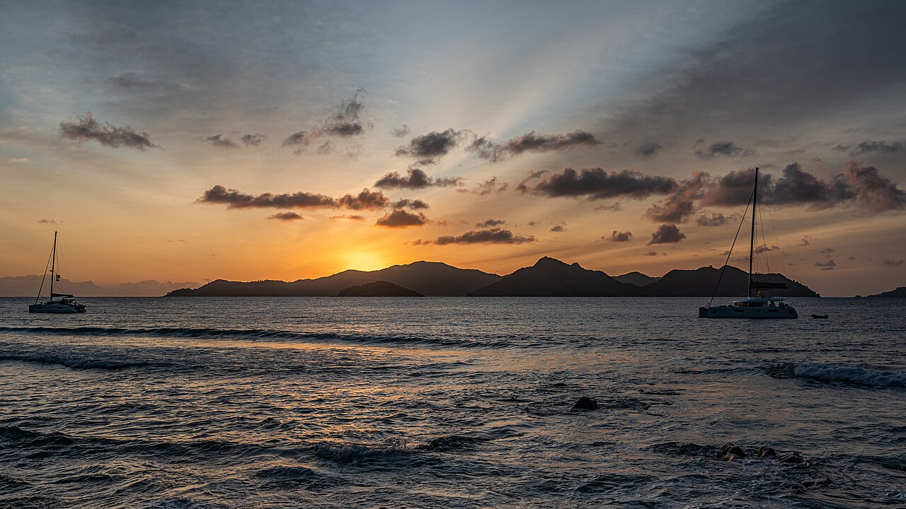 Anse Sévère on La Digue: frame 2