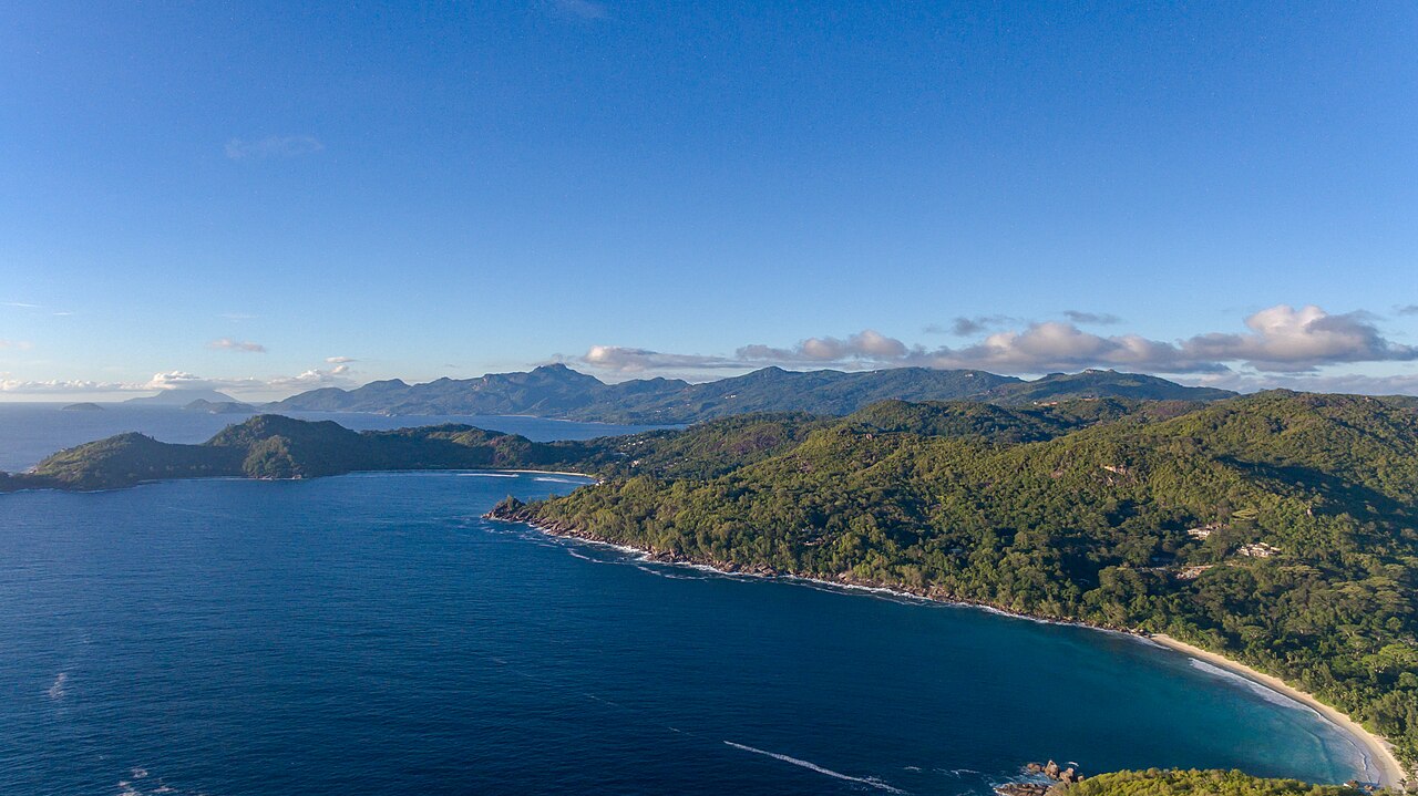Anse Takamaka on Mahé: frame 2