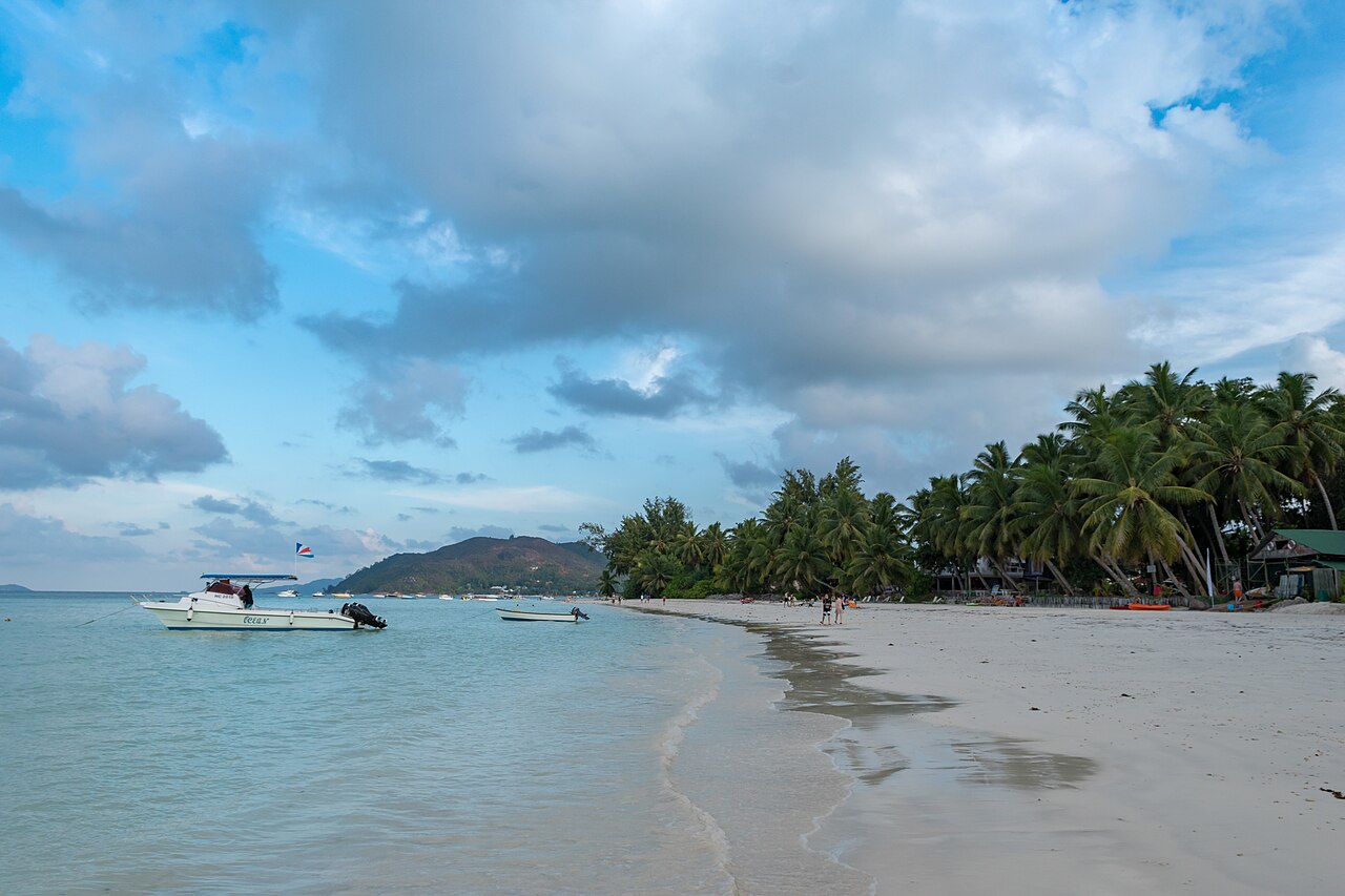 Anse Volbert on Praslin: frame 1