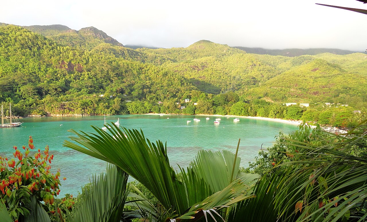 Port Launay on Mahé: frame 4