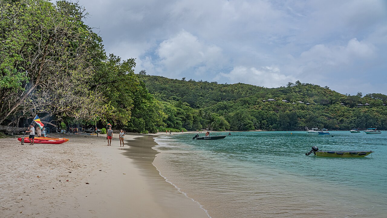 Port Launay on Mahé: frame 6
