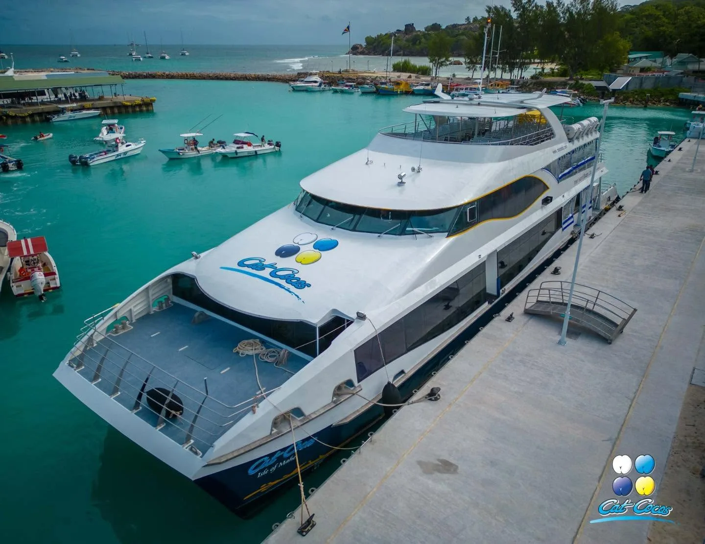 Cat Rose, Praslin to La Digue