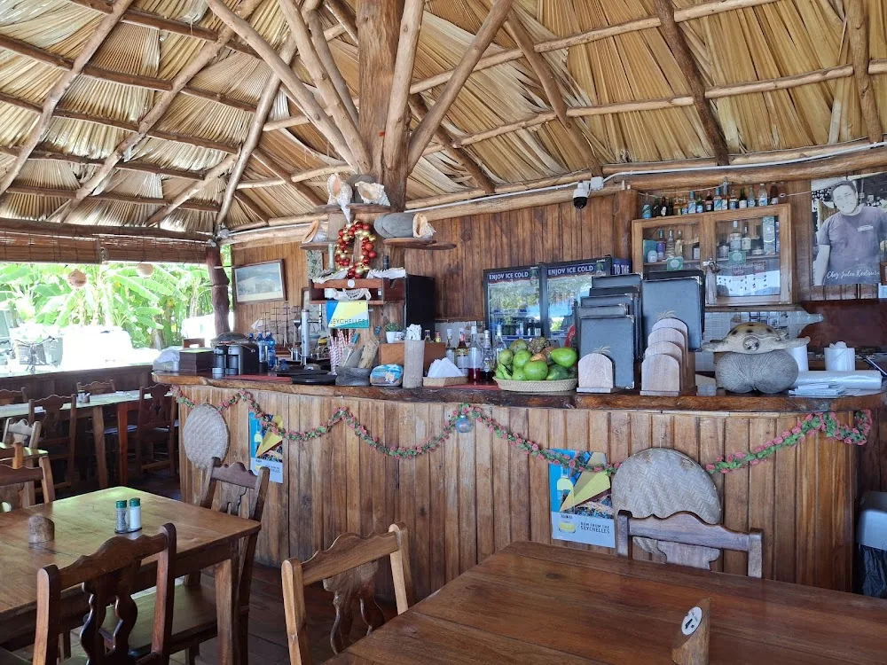 Chez Jules Restaurant in La Digue: frame 1