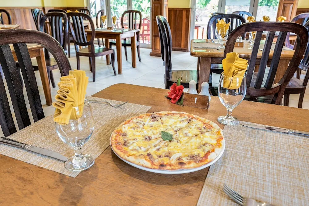 Gregoire Pizzeria in La Digue: frame 2