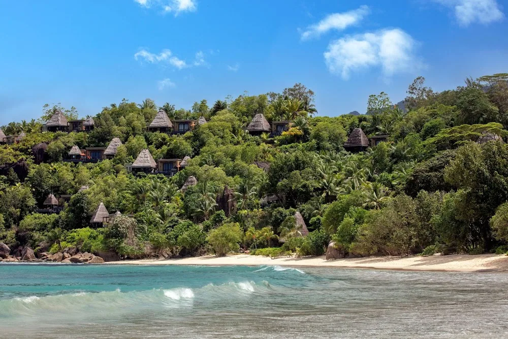 Anantara Maia Seychelles, Mahé. A view of the grounds.