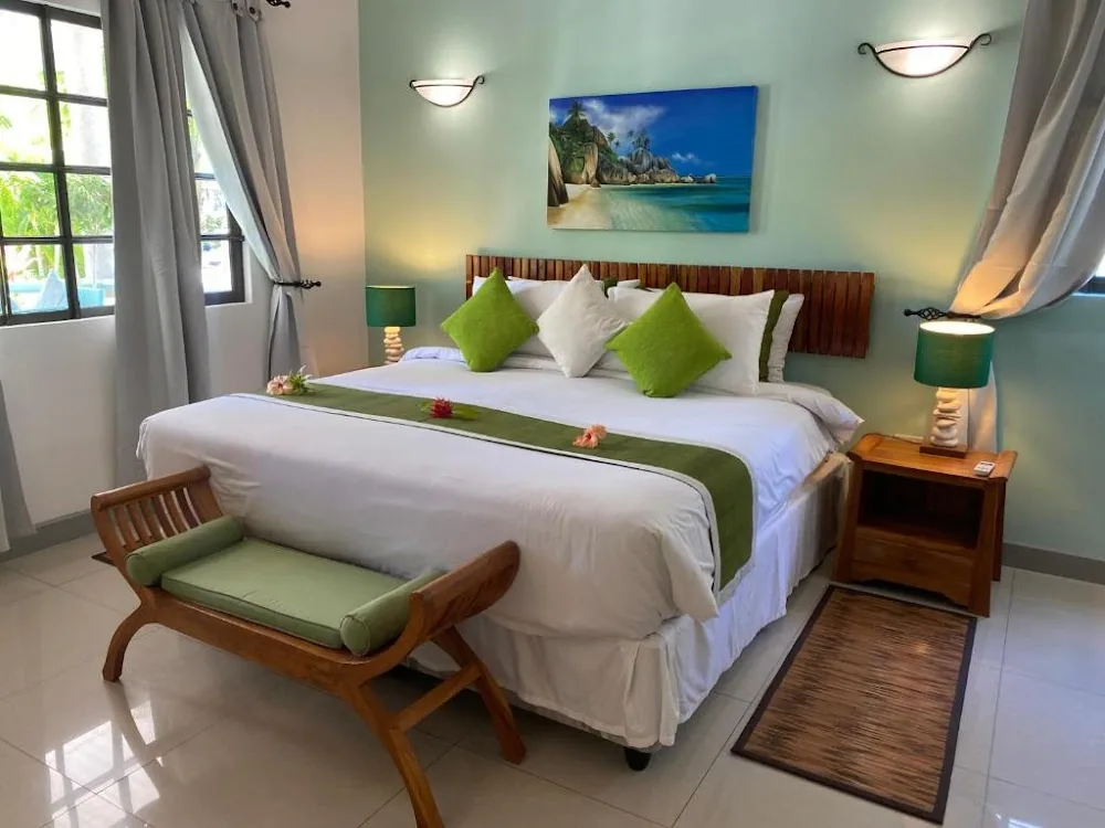 Cabanes des Anges, La Digue. A view of the rooms.