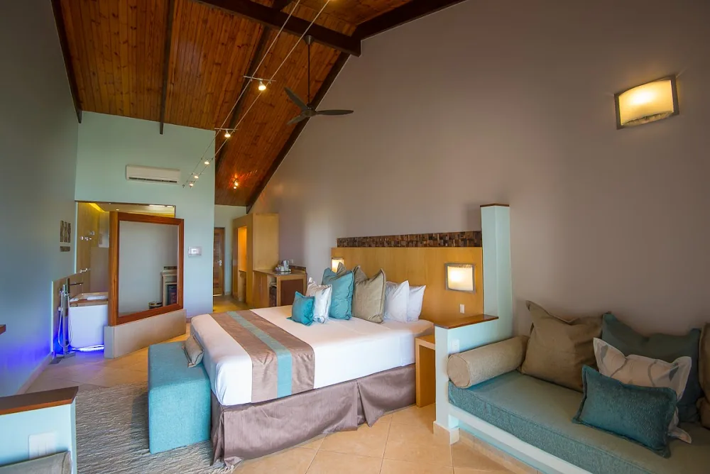 Coco de Mer Hotel, Praslin. A view of the pool.