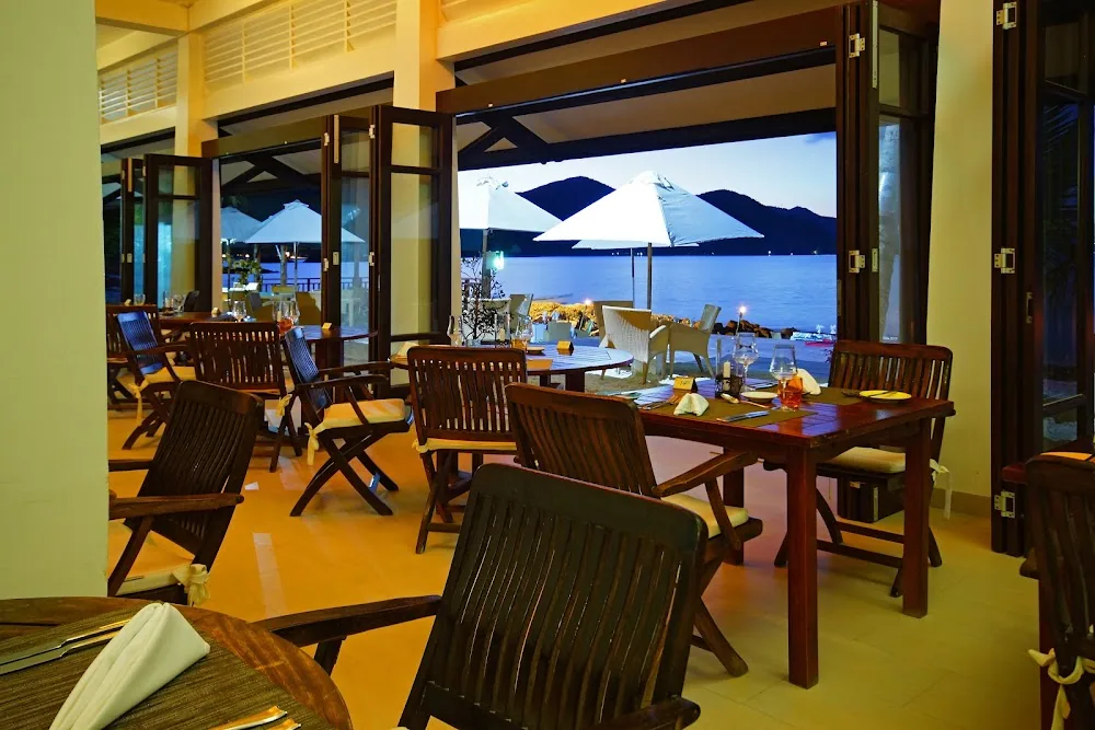 Hotel L'Archipel, Praslin. A view of the pool.