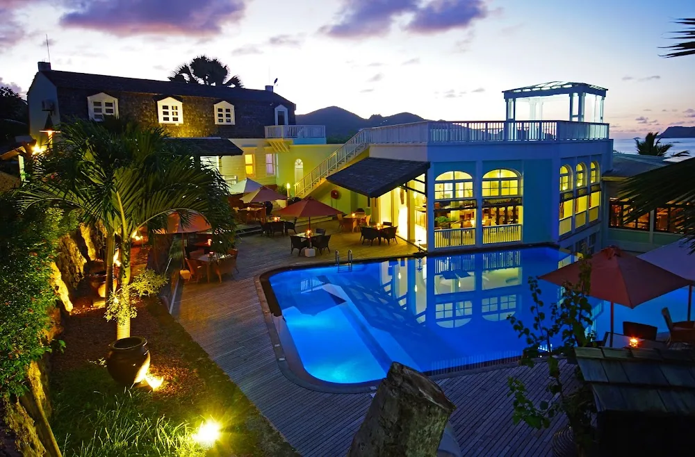 Hotel L'Archipel, Praslin. A view of the grounds.