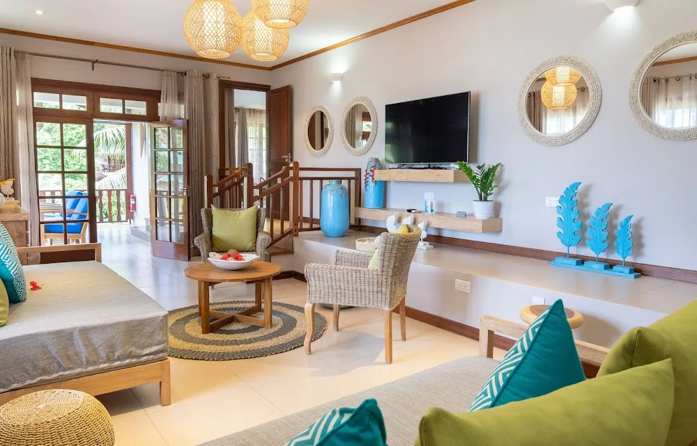 Hotel L'Archipel, Praslin. A view of the setting.