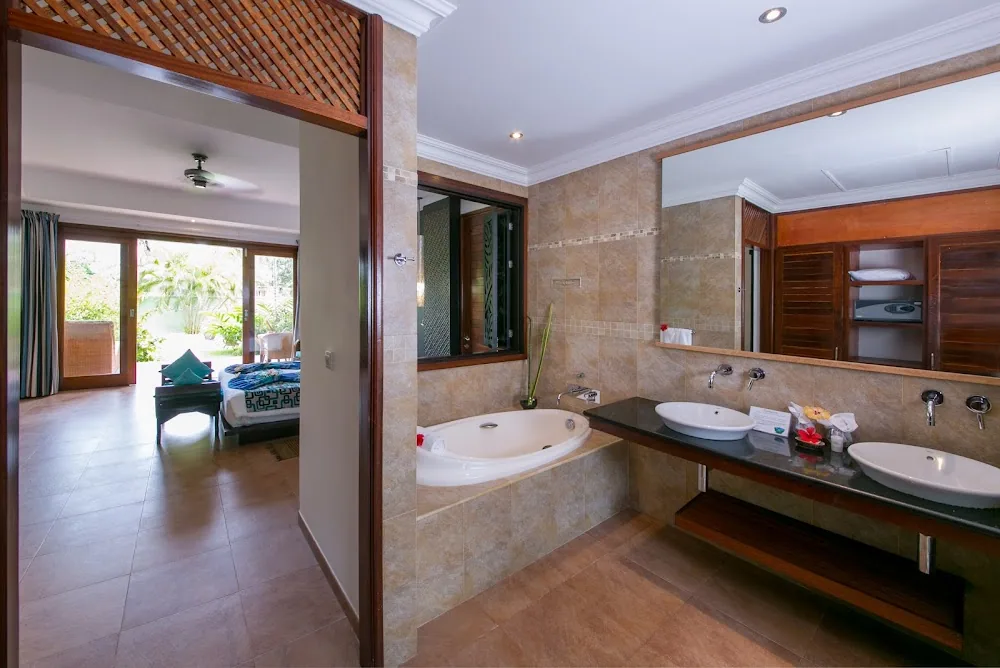 Le Duc de Praslin, Praslin. A view of the pool.