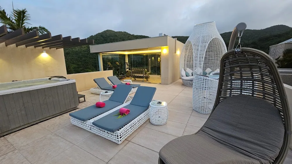 Le Duc de Praslin, Praslin. A view of the view.