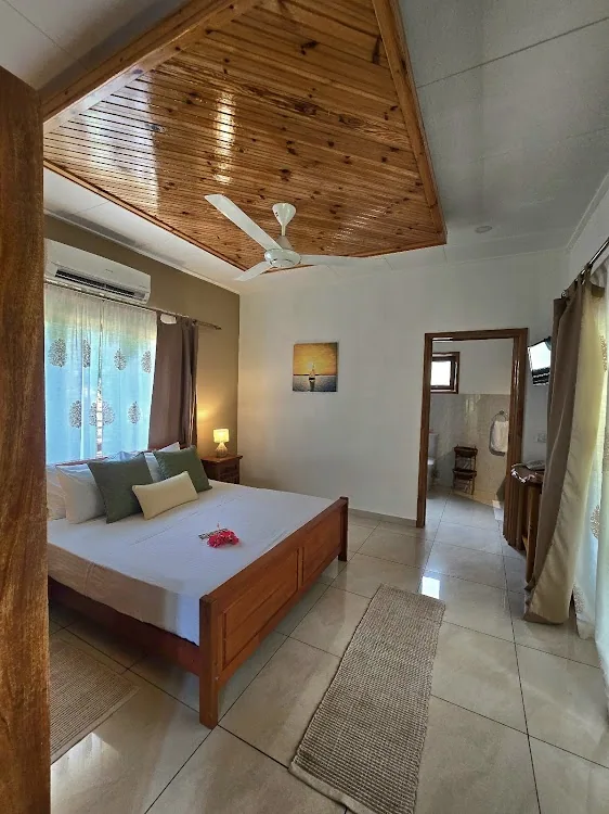 Maison Ed-Elle, La Digue. A view of the setting.