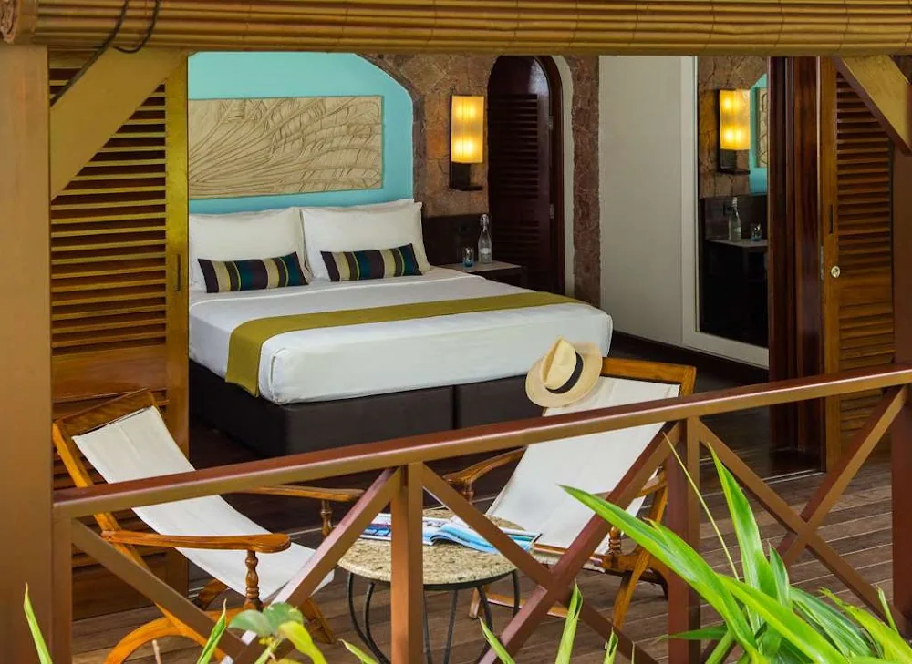 Paradise Sun Hotel, Praslin. A view of the rooms.