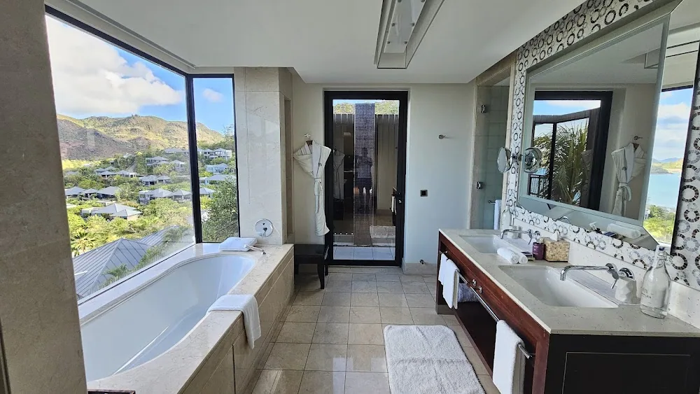 Raffles Seychelles, Praslin. A view of the view.