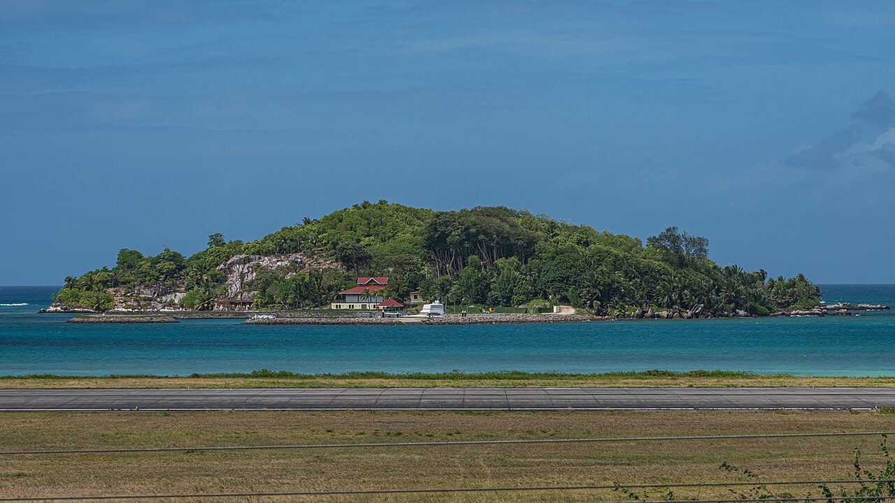Anonyme, Seychelles: frame 1 of the island