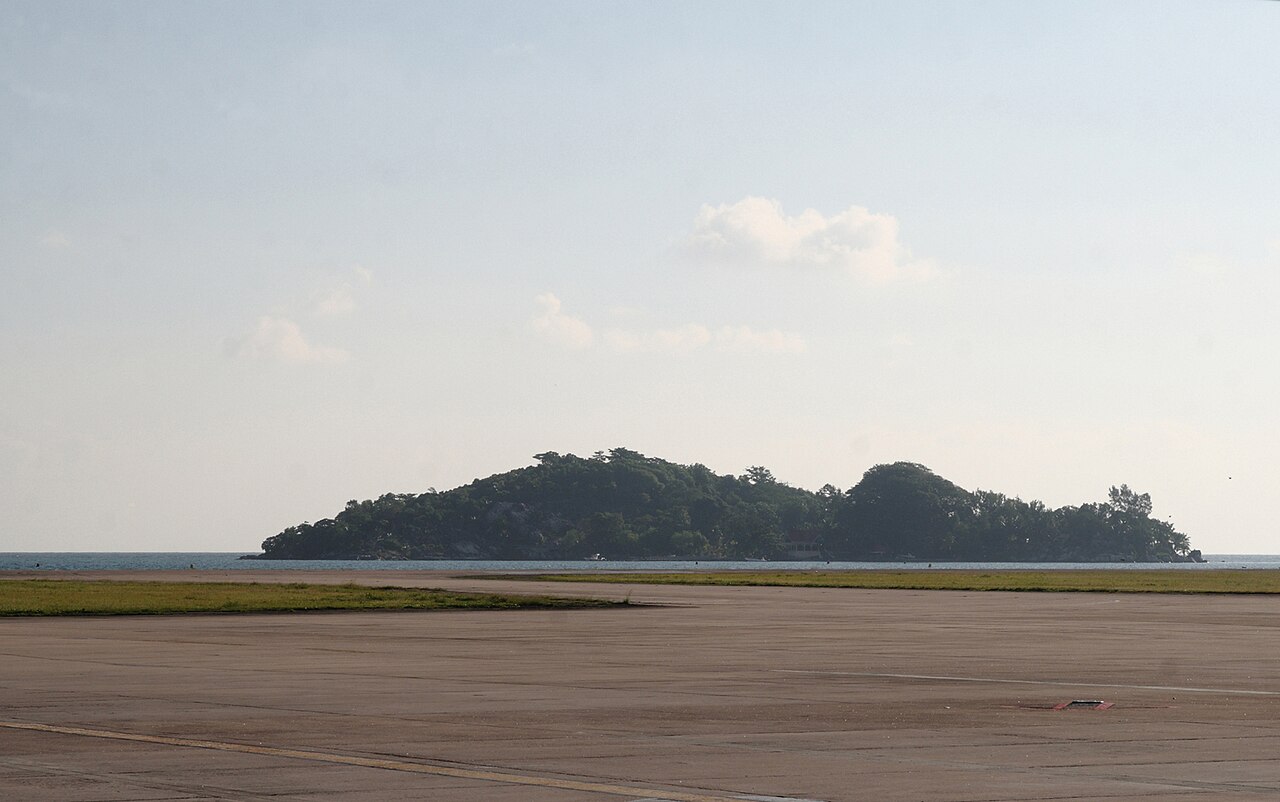 Anonyme, Seychelles: frame 2 of the island
