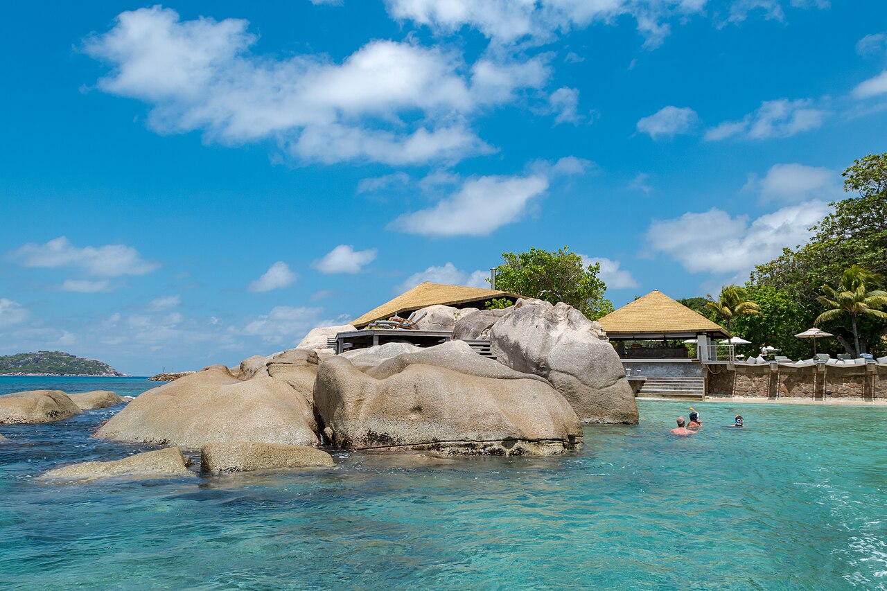 Félicité, Seychelles: frame 6 of the island