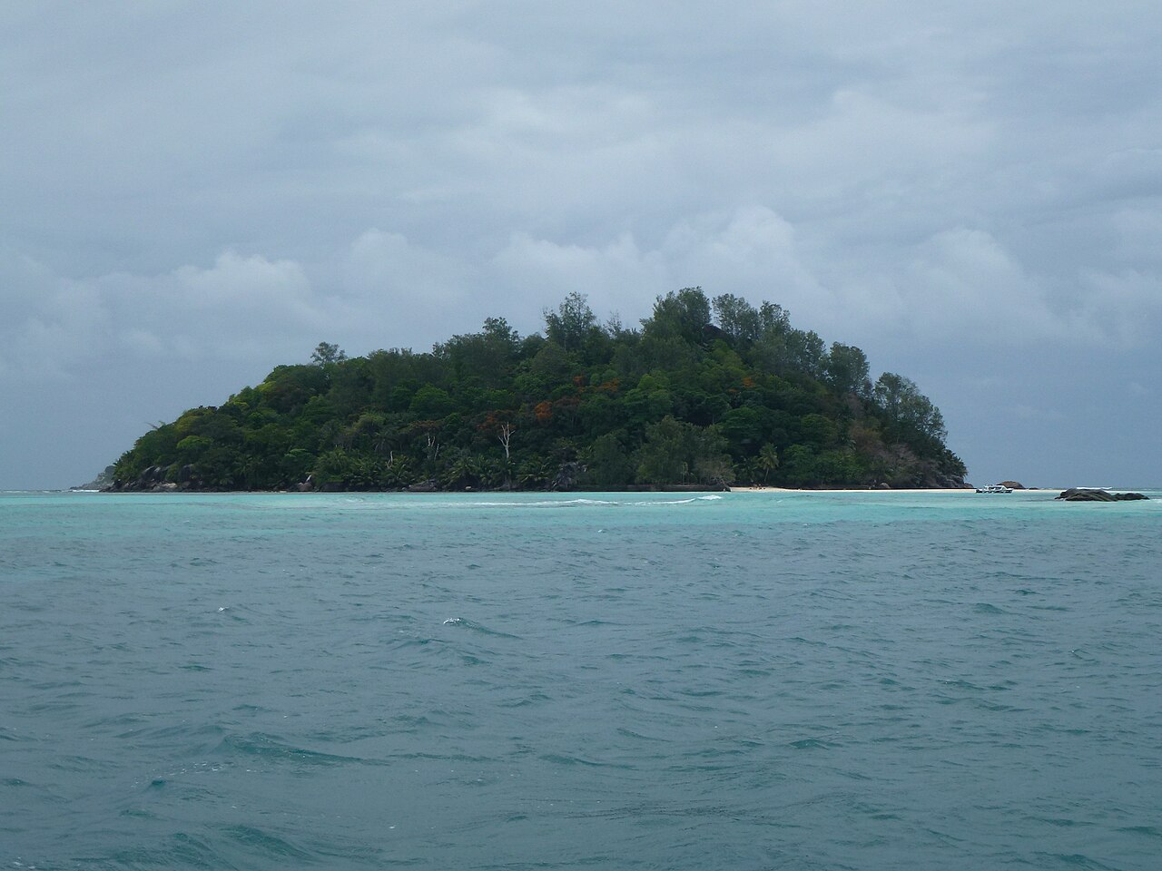 Moyenne, Seychelles: frame 3 of the island