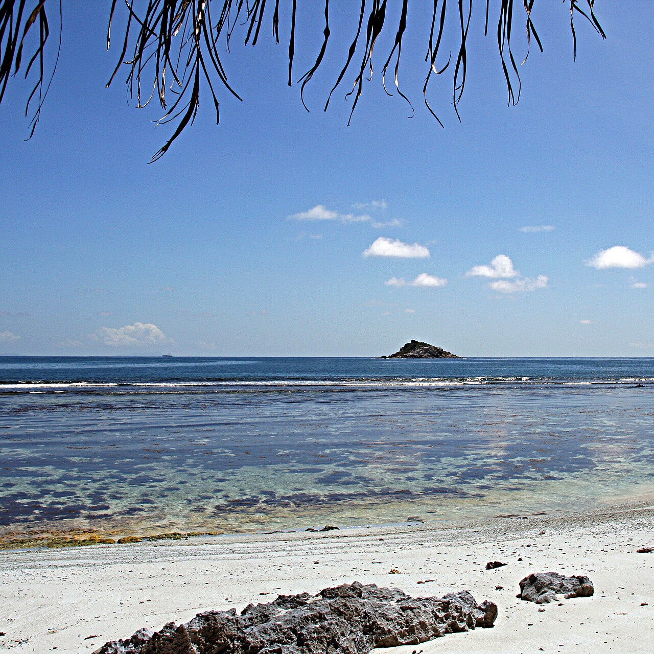 Moyenne, Seychelles: frame 5 of the island