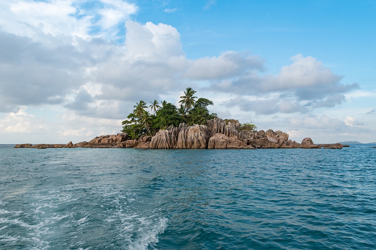 St Pierre, Seychelles: frame 1 of the island