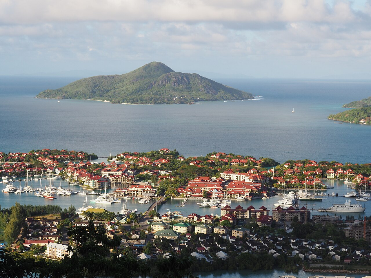 Sainte Anne, Seychelles: frame 1 of the island