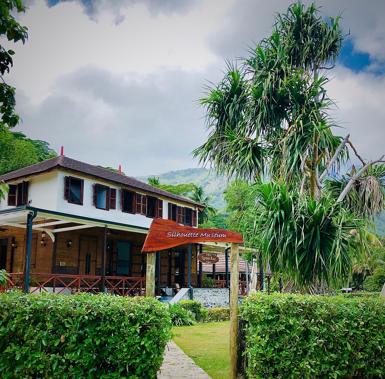 Silhouette, Seychelles: frame 1 of the island
