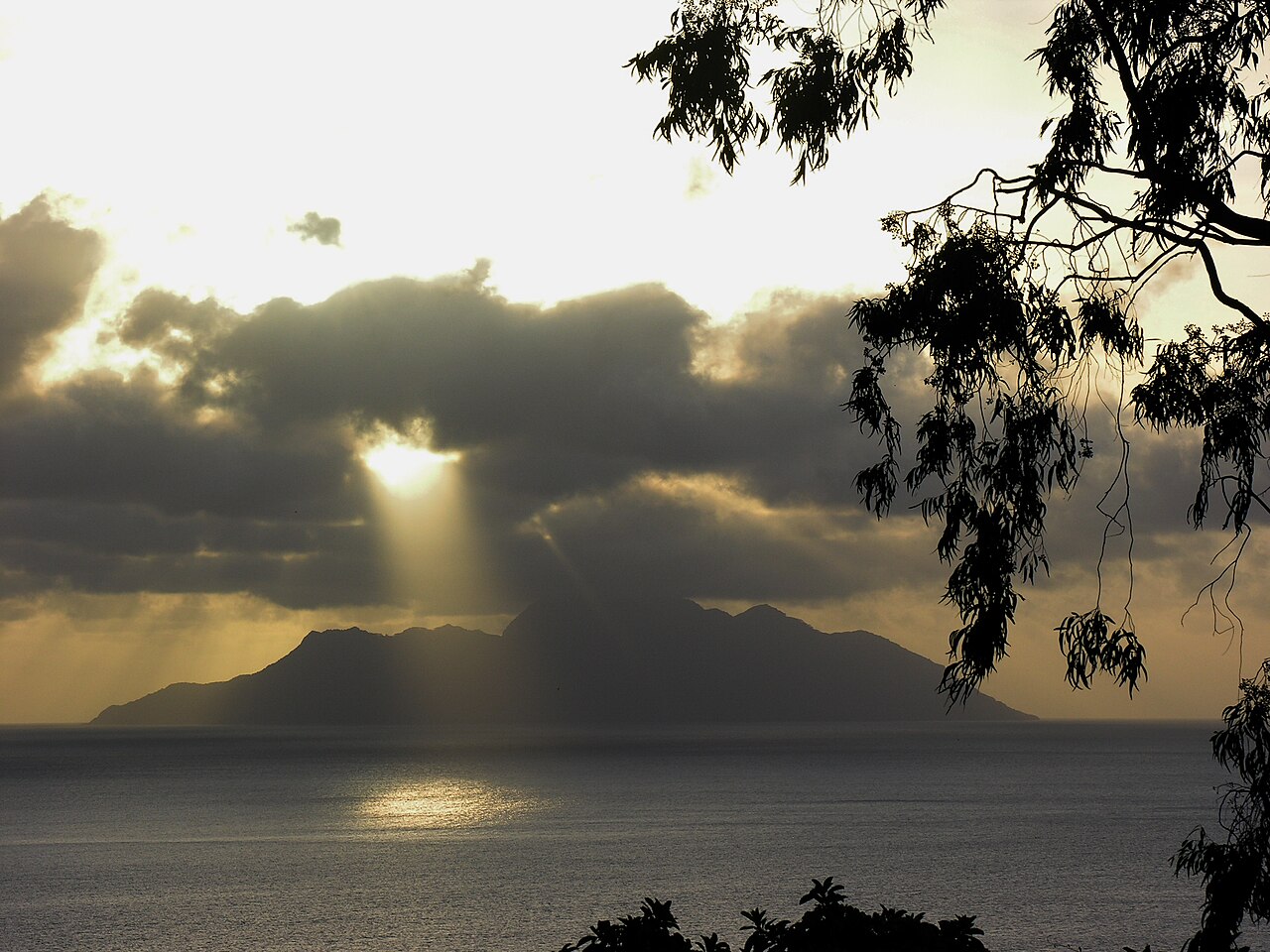 Silhouette, Seychelles: frame 2 of the island
