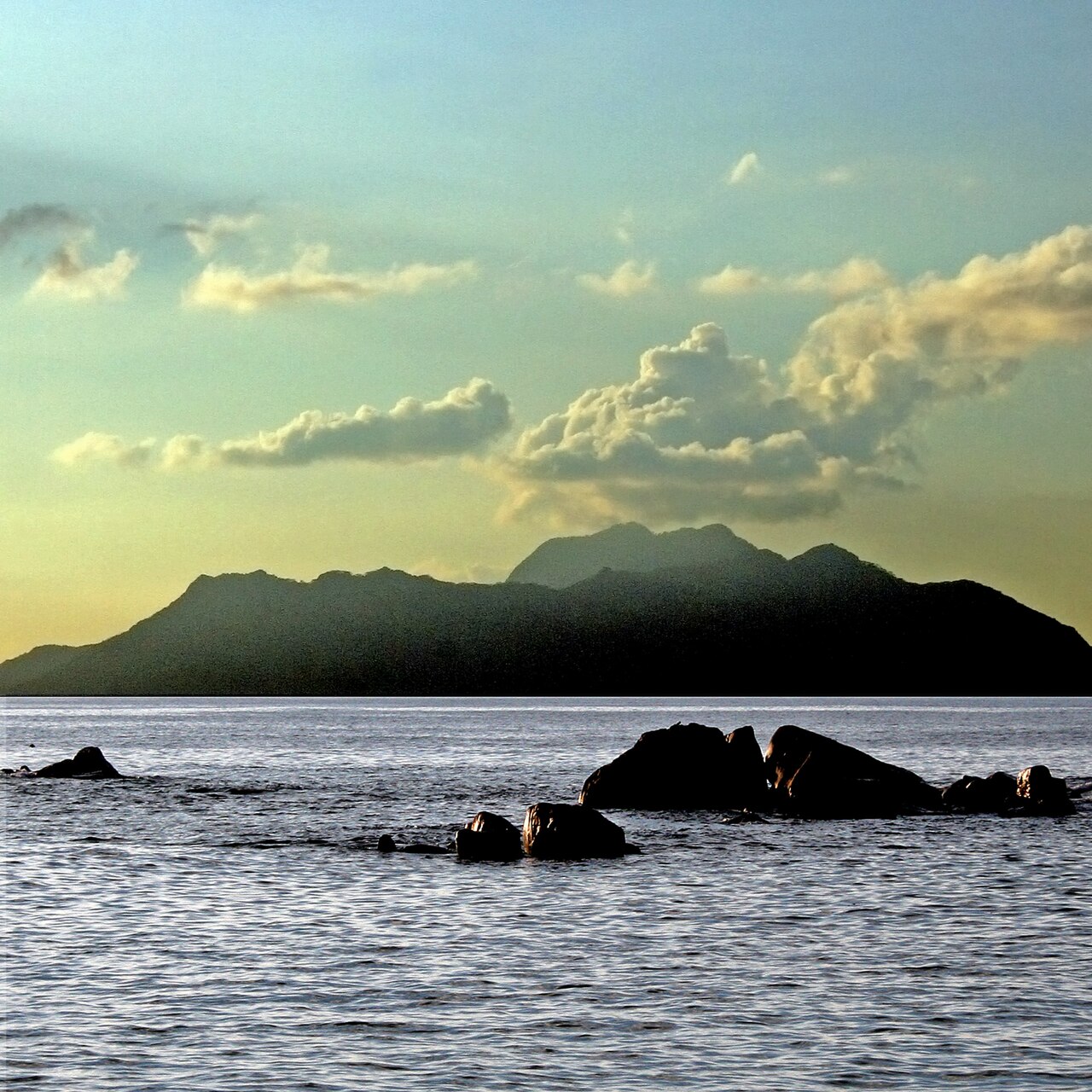 Silhouette, Seychelles: frame 3 of the island