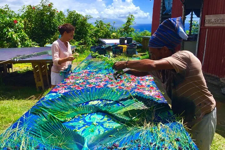 Sun printing workshop with a local designer in Seychelles, Mahé, photograph 1 of 6
