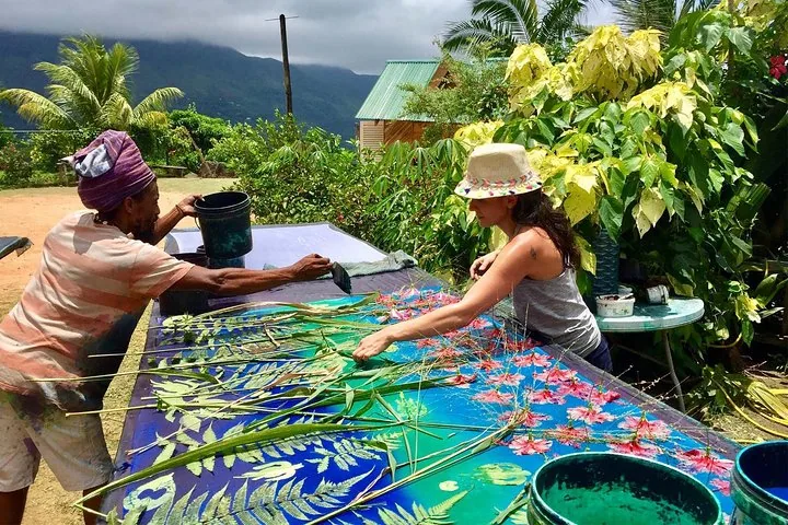 Sun printing workshop with a local designer in Seychelles, Mahé, photograph 2 of 6