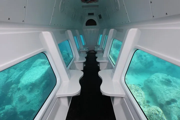 Semi-submarine over the Sainte Anne reef in Seychelles, Sainte Anne, photograph 1 of 6