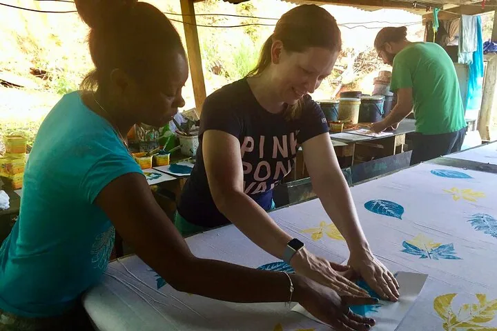 Sun printing workshop with a local designer in Seychelles, Mahé, photograph 6 of 6