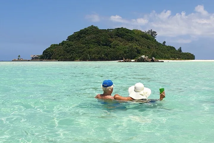 Private boat day in Sainte Anne Marine Park in Seychelles, Sainte Anne, photograph 1 of 6