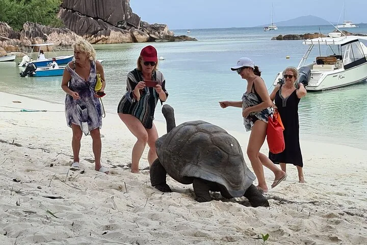 Private boat to La Digue, Curieuse and Anse Lazio in Seychelles, Several islands, photograph 2 of 6