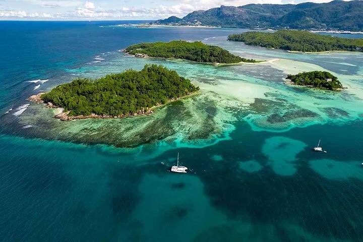 Sainte Anne Marine Park by boat in Seychelles, Sainte Anne, photograph 1 of 6