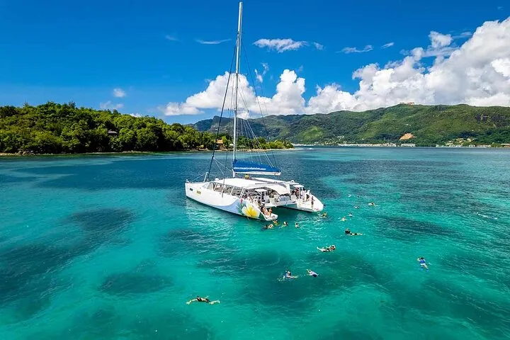 Sainte Anne Marine Park by boat in Seychelles, Sainte Anne, photograph 2 of 6