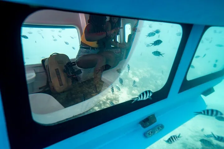 Semi-submarine over the Sainte Anne reef in Seychelles, Sainte Anne, photograph 3 of 6